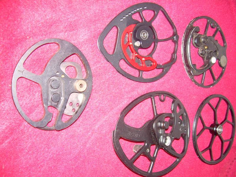 IDLER CAMS FOR A COMPOUND BOW