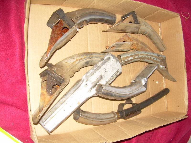 8 VINTAGE OIL SPOUTS