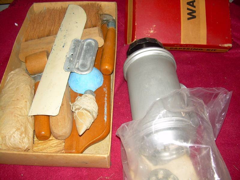 ANTIQUE WALL PAPER SET AND COOKIE SHOOTER
