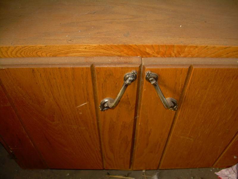 VINTAGE DOUBLE DOOR STORAGE CABNET