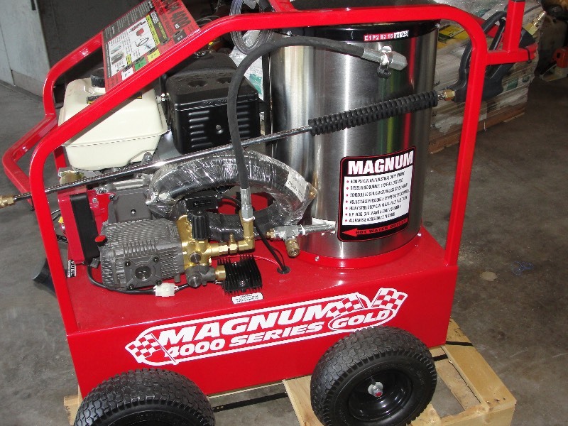 lot 4 image: NEW EASY CLEAN MAGNUM GOLD PRESSURE WASHER
