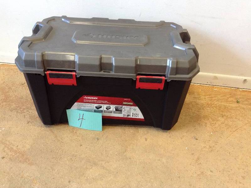 Husky 20 Gal Hinged Latching Tote not used