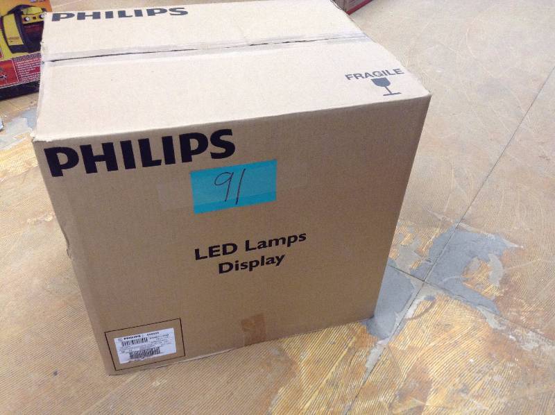 Lot of 16 Phillips 65W replacement 9.6 LED New 2 pack bulbs
