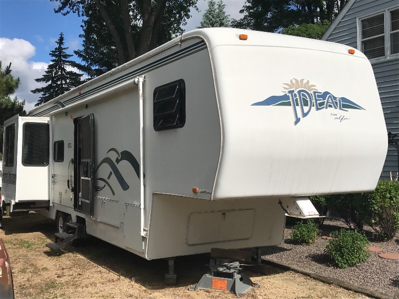 lot 2 image: 1997 Alfa Ideal 37ft Travel Trailer