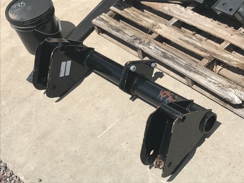 lot 13 image: Pallet Of Tractor Loader Mounts