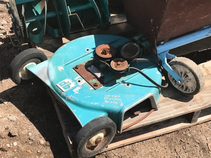lot 6 image: David Bradley Handi-Man Power Equipment Set