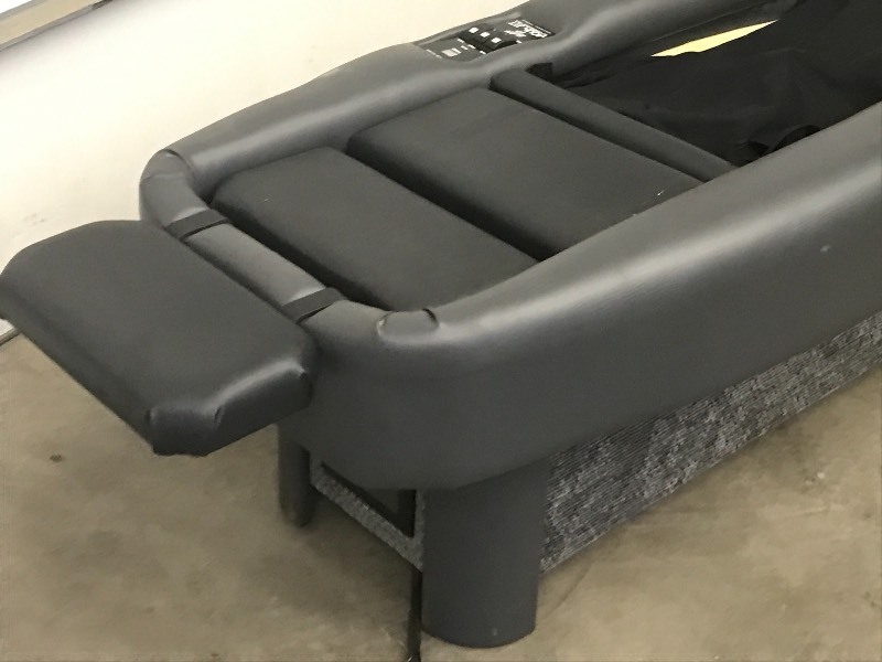 lot 5 image: Hydro-Massage Table