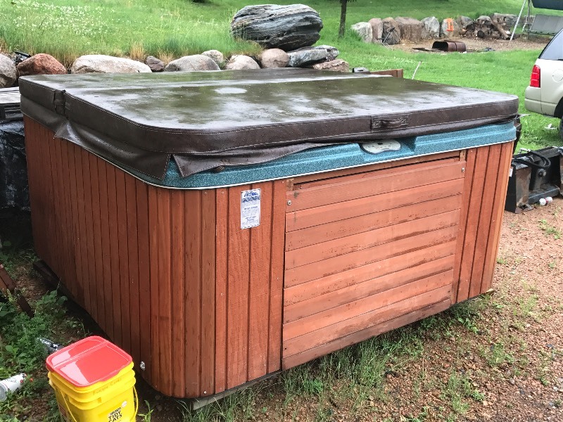 lot 4 image: Cal Spas Hot Tub