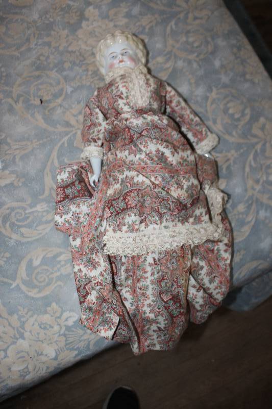 lot 24 image: Victorian Porcelain Doll w Period Dress, Garments, Shoes