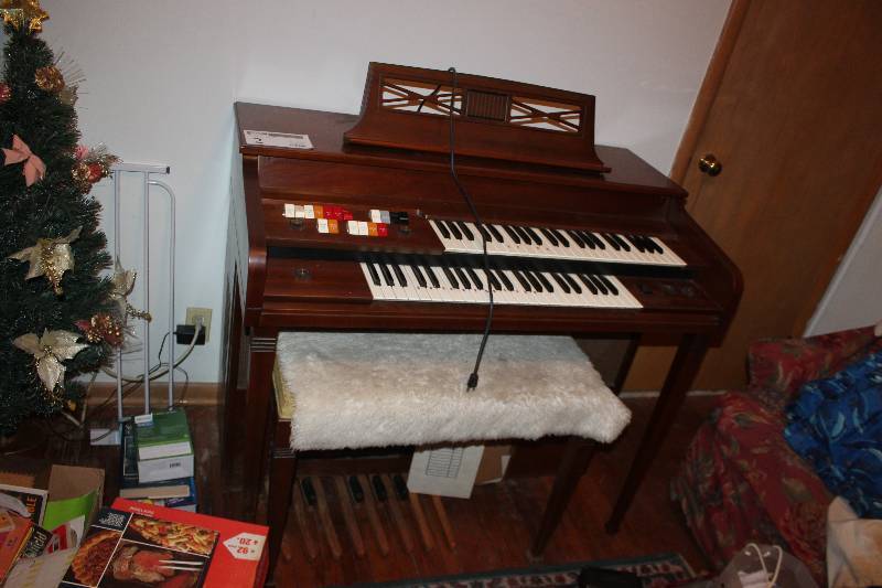 lot 2 image: Kimball Electramatic Player Organ