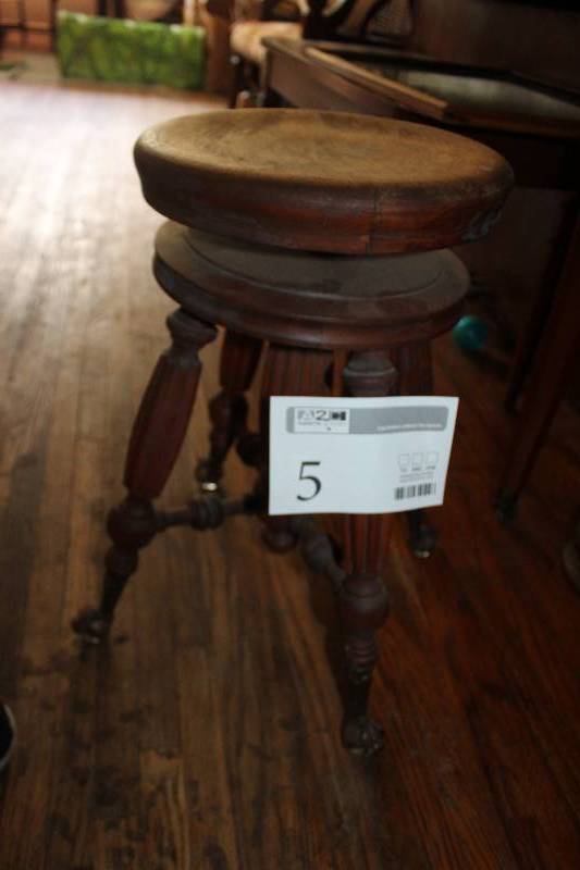 lot 5 image: Decorative 4-Leg Wood Stool