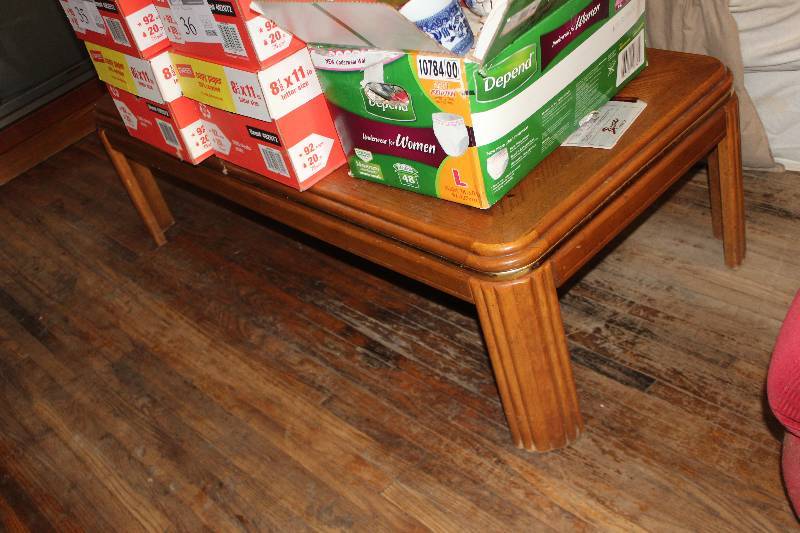 lot 43 image: Lot of (4) End Table