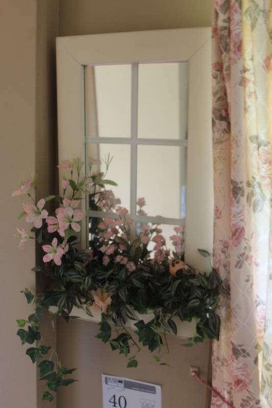 lot 40 image: Decorative Wall Mirror
