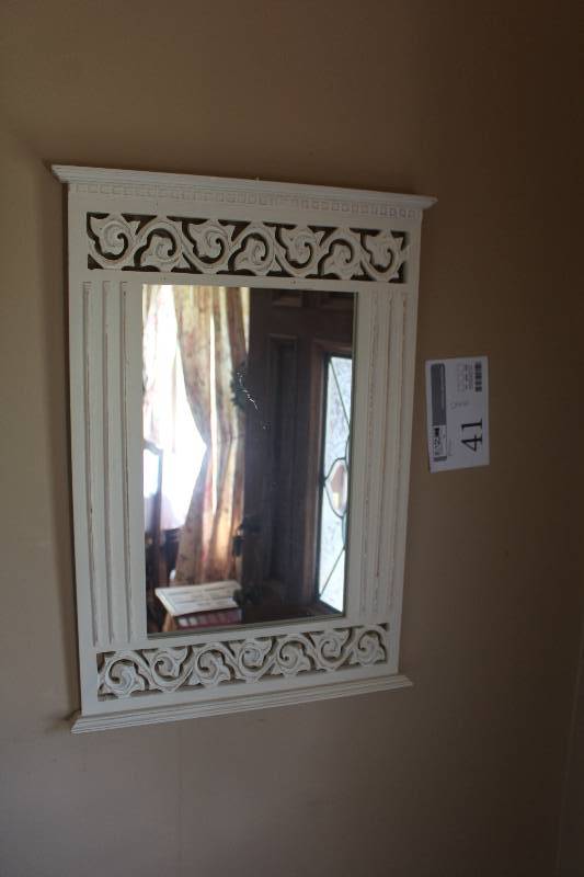 lot 41 image: Decorative Wall Mirror