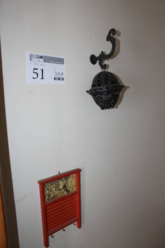 lot 51 image: Lot of (2) Wall Art
