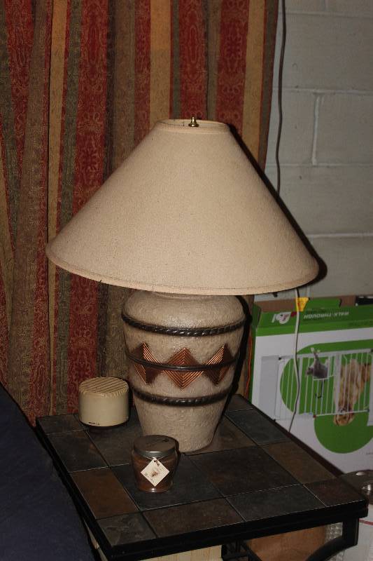 lot 52 image: Lot of (2) Table Lamps
