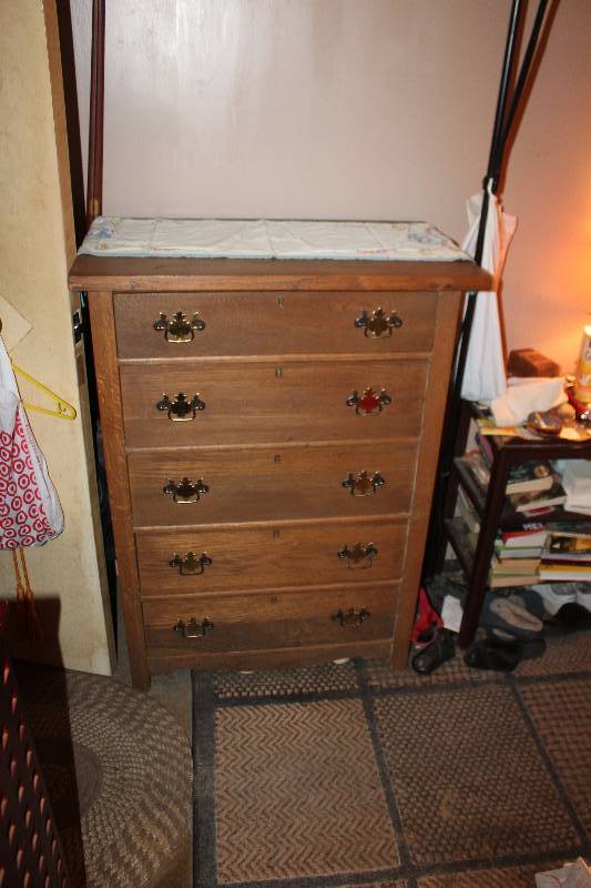 lot 54 image: 5-Drawer Wood Dresser