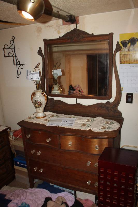 lot 56 image: Vintage 1960s 4-Drawer Wood Dresser w Decorative Mirror, Key
