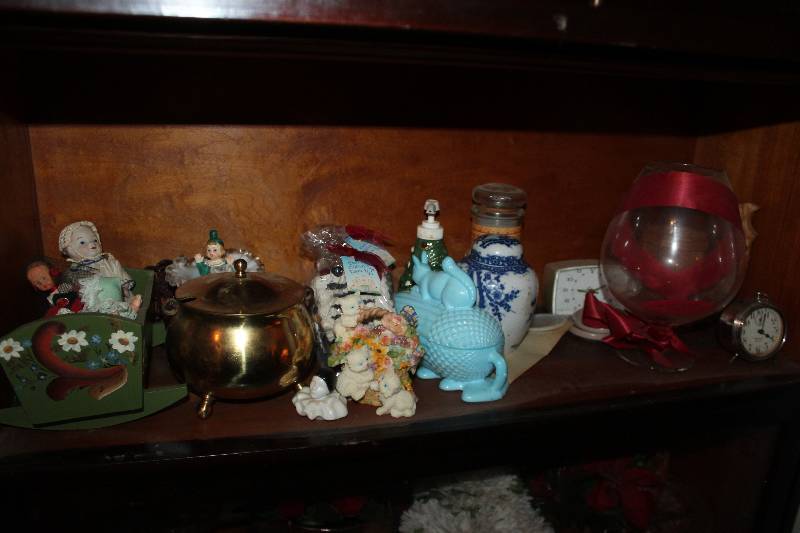 lot 60 image: Table Decorations, Figurines, Clocks