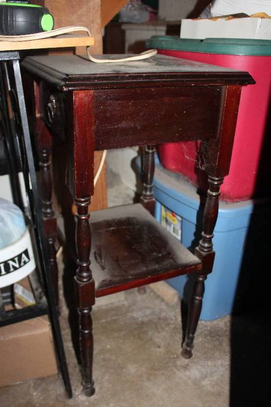 lot 65 image: Hall Table
