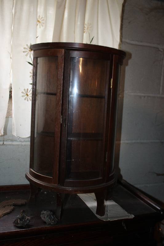 lot 64 image: Curio Cabinet