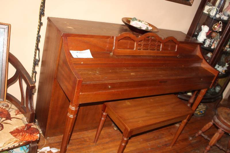 lot 1 image: Whitney 3-Pedal Wood Piano w Bench