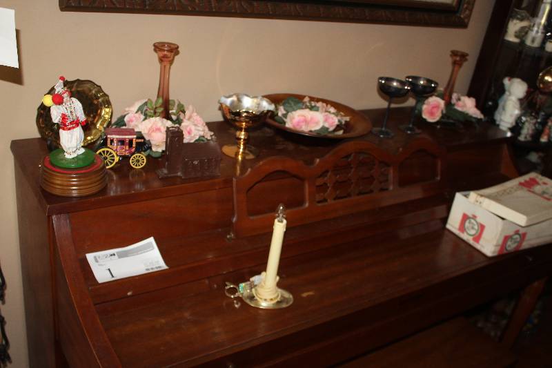 lot 78 image: Contents on Piano Includes Candle Holders, Table Decorations