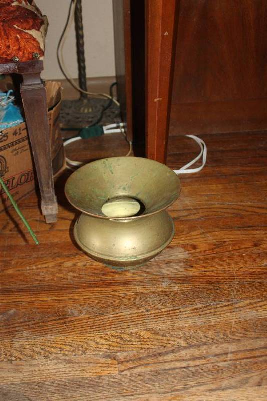 lot 80 image: Brass Spitoon
