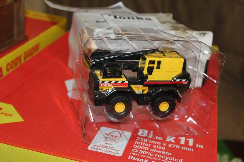 lot 79 image: Tonka Mini Mighty Crane w Certificate