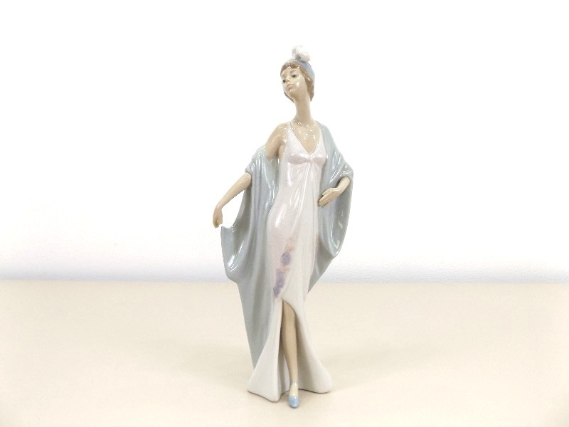 Retired LLADRO #5787 Sophisticate