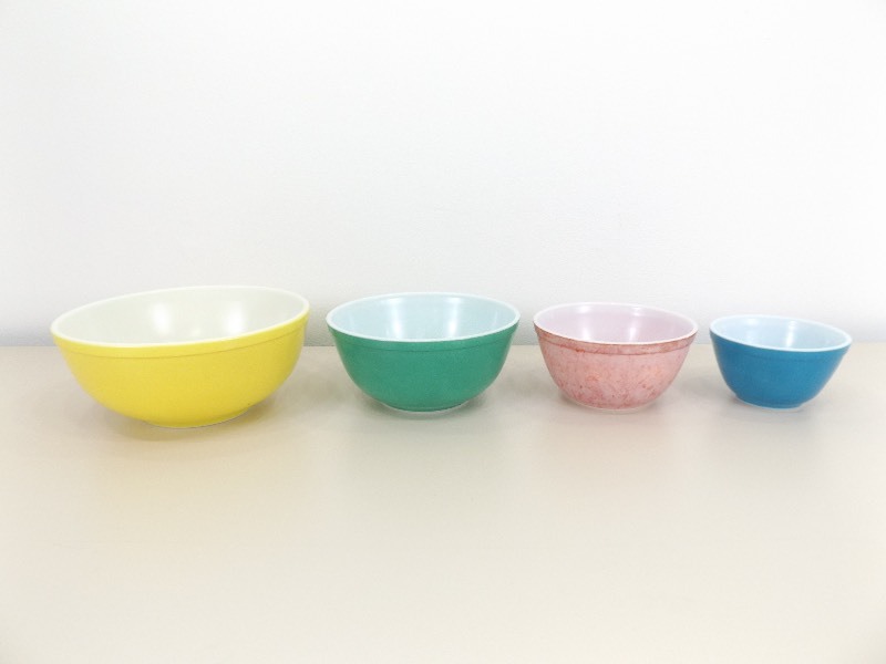 Lot of 4 Vintage Pyrex Primary Color Mixing Bowls