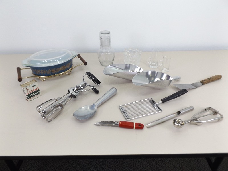 Misc Vintage Kitchen Utensils, Pyrex, etc.