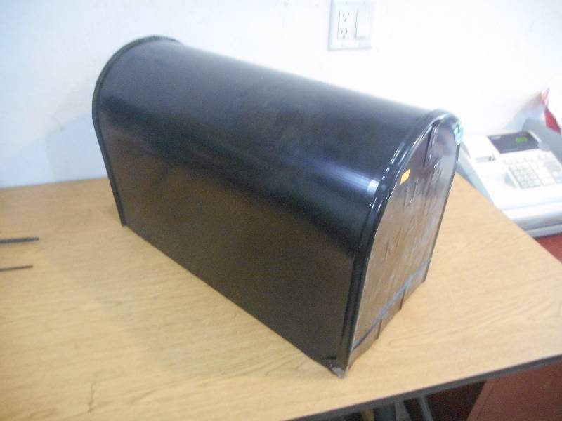 lot 4 image: OVERSIZE MAIL BOX