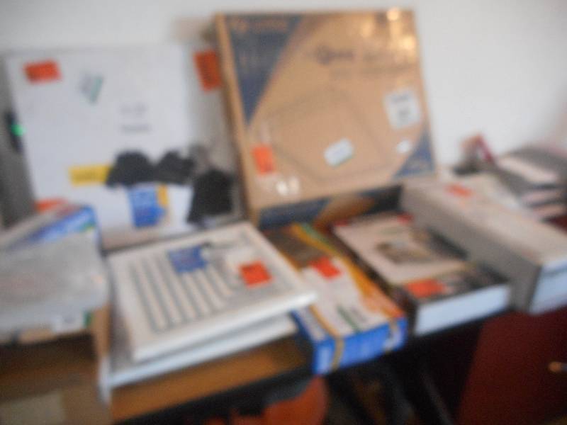 lot 18 image: BOX LOT OF GOODIES