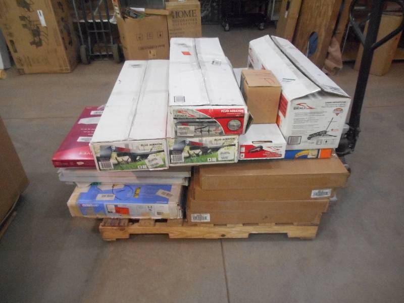 lot 47 image: Pallet lot of assorted items