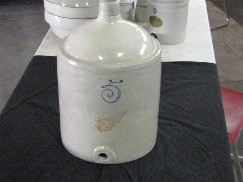lot 1 image: Red Wing 5gl Large Wing Crock Shoulder Jug wRARE Bung
