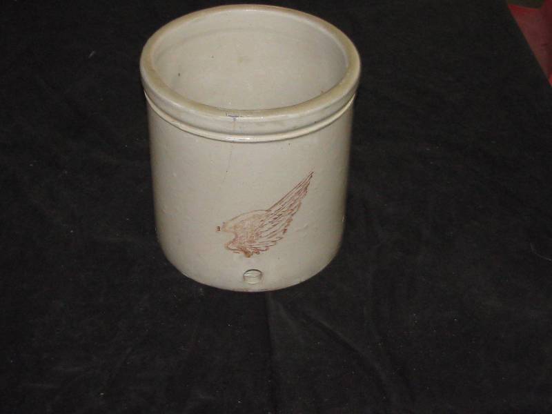 lot 2 image: Red Wing RARE 1gl Crock with Large Wing & EXTREMElY RARE Bung