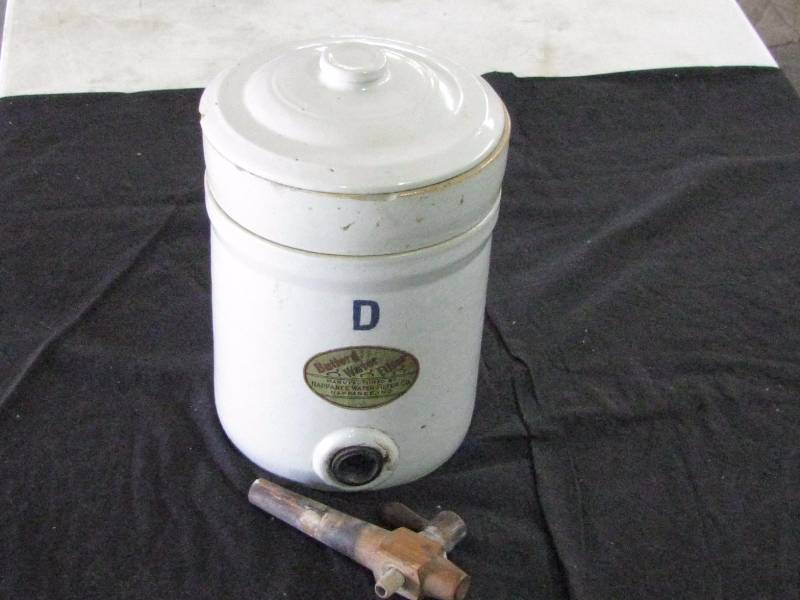 lot 5 image: 4pc Crock Battery Water Filter D