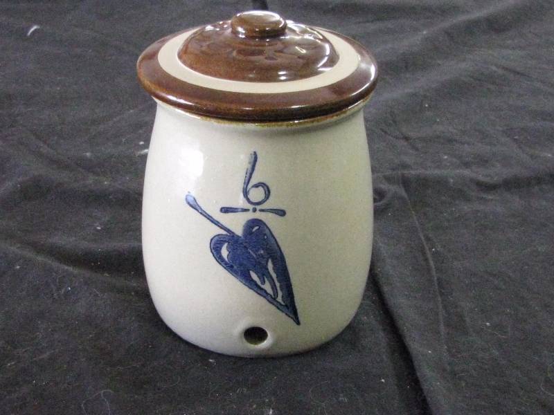 lot 6 image: Red Wing Collector Society 1984 6gl Cooler  Crock