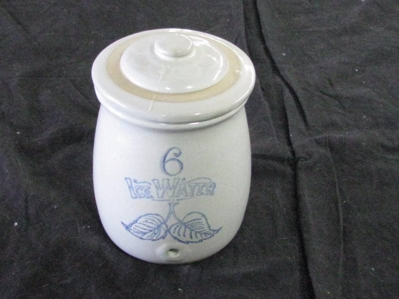 lot 7 image: Red Wing Collector Society 1985 6gl Ice Water Cooler Crock