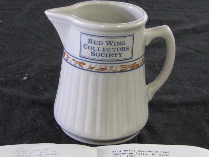 lot 11 image: Red wing Collector Society 1989 Sponge Band Crock Pitcher