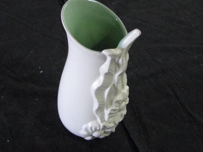 lot 17 image: Red Wing Pottery #1294 Vase
