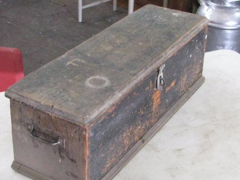 lot 22 image: Wood Tool Box