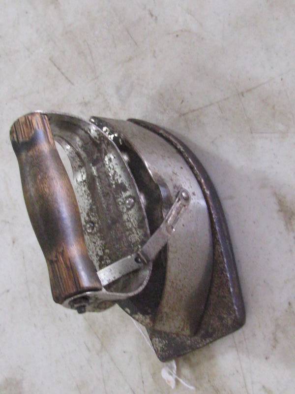 lot 26 image: Antique Sad Iron
