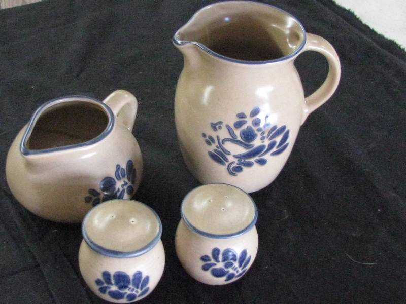lot 30 image: Pfaltzgraff Folk Art Stoneware