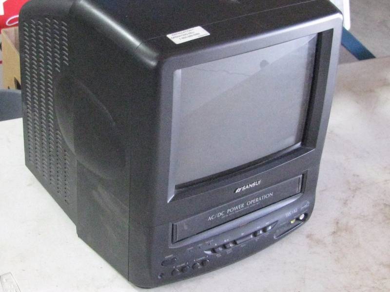 lot 35 image: Sansui ACDC TVVCR