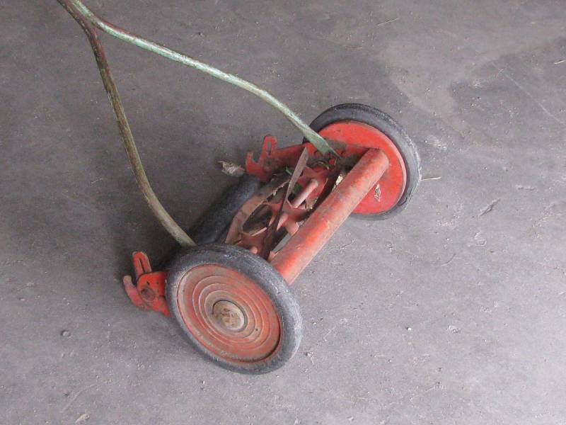 lot 40 image: Vintage Lawn Mower