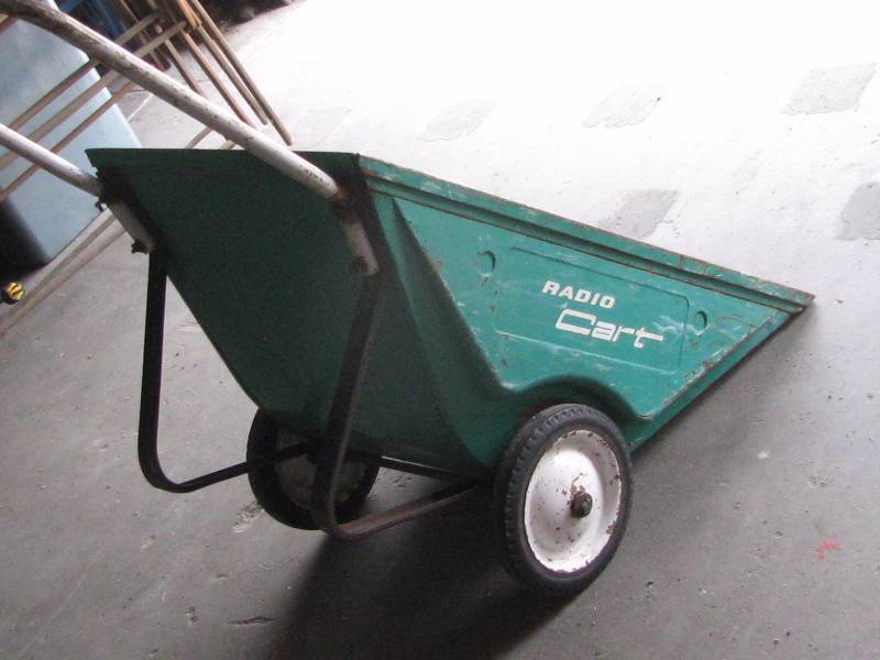 lot 41 image: Radio Lawn Cart