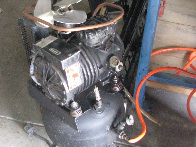 lot 42 image: Vintage Air Compressor