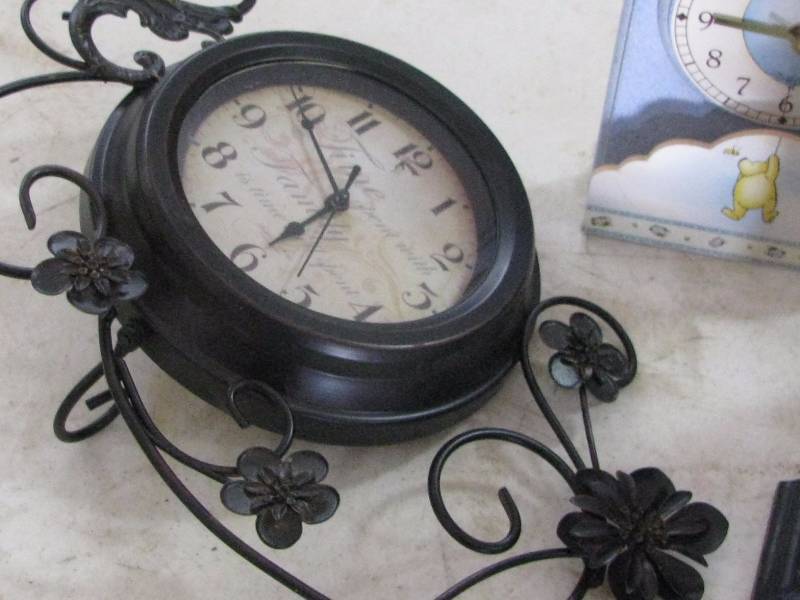lot 64 image: Clocks